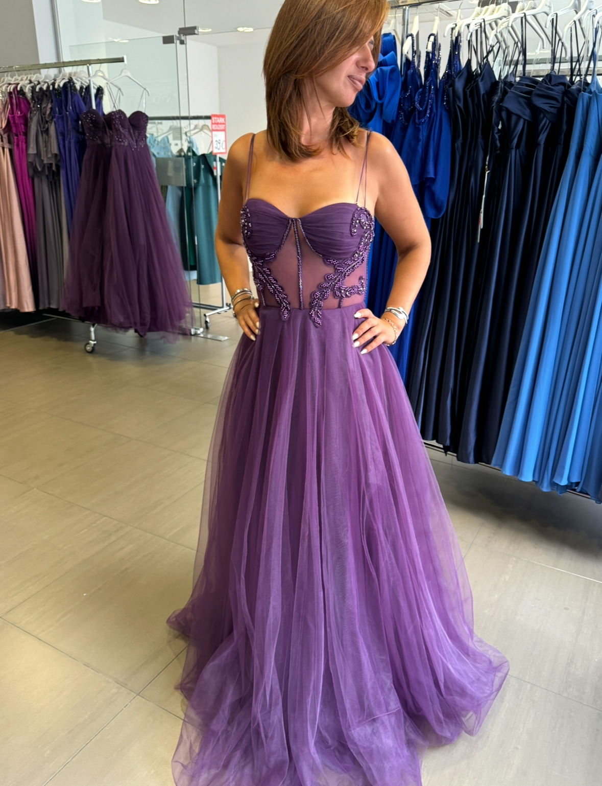 Verführerisches Abendkleid mit transparenter Corsage und Tüllrock