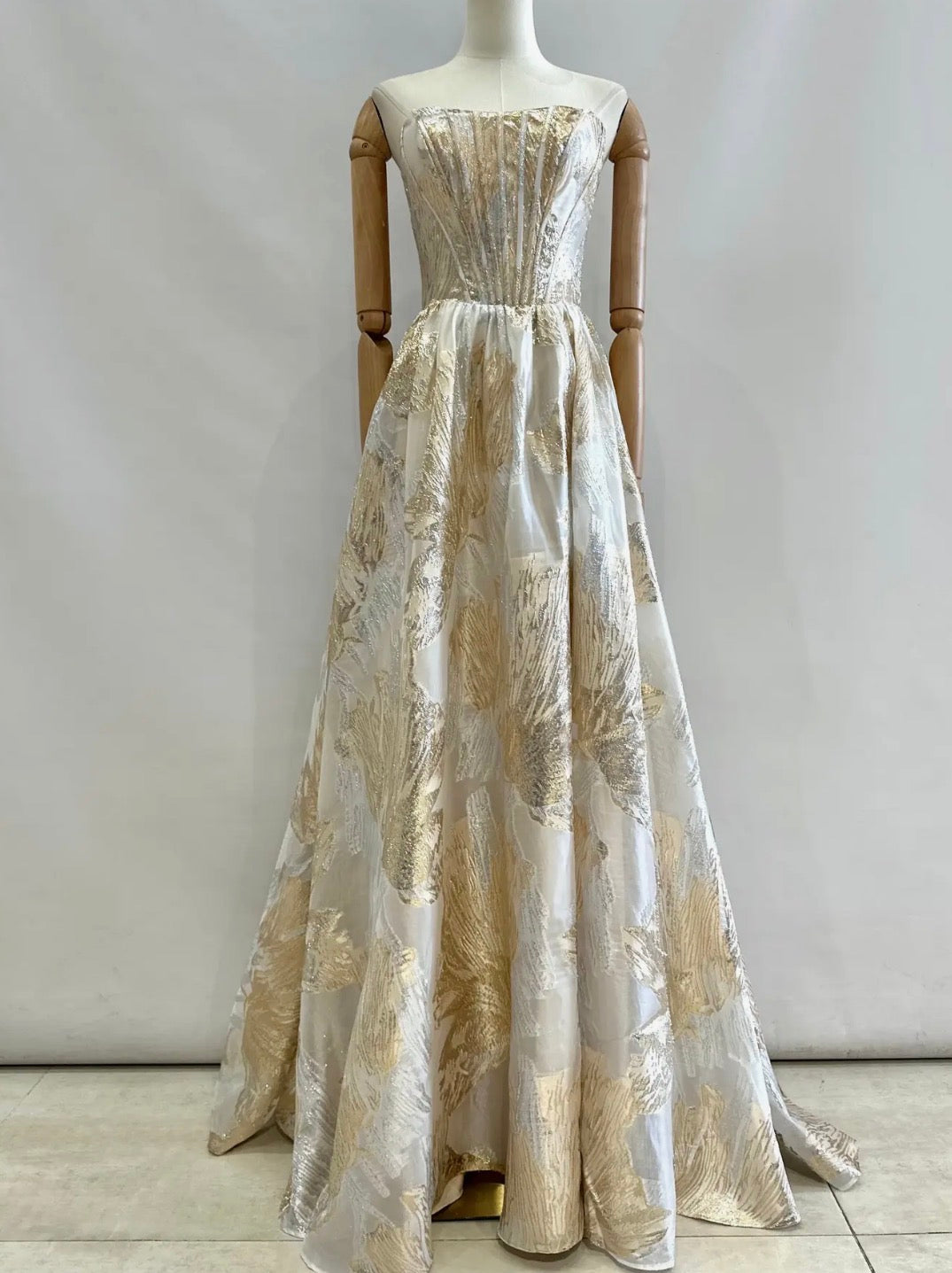 Elegantes Ballkleid mit Jacquardmuster LAU-80011 LAU-80012