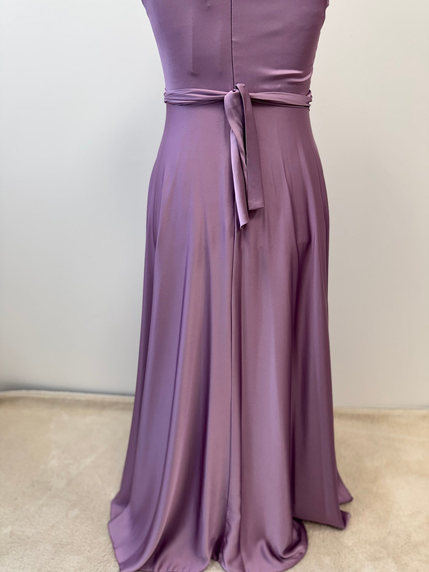 Leichtes, einlagiges Wickelkleid mit fließendem Maxirock