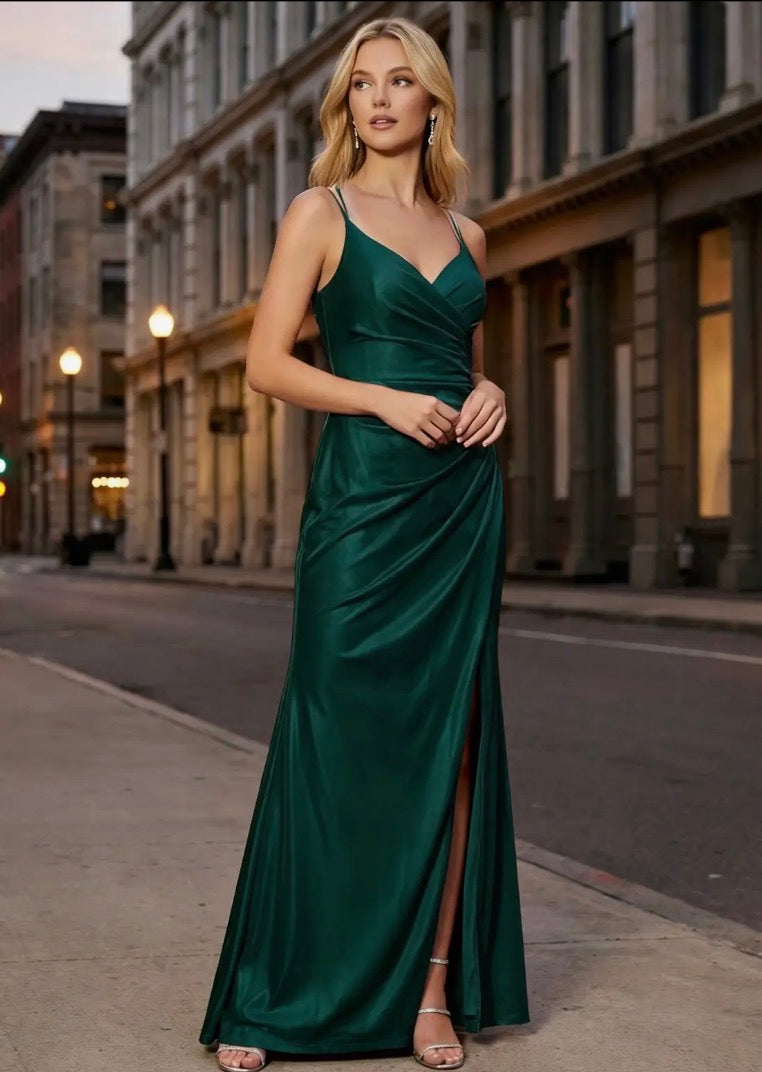 Elegantes Abendkleid mit Spaghettiträgern und Rückenschnürung