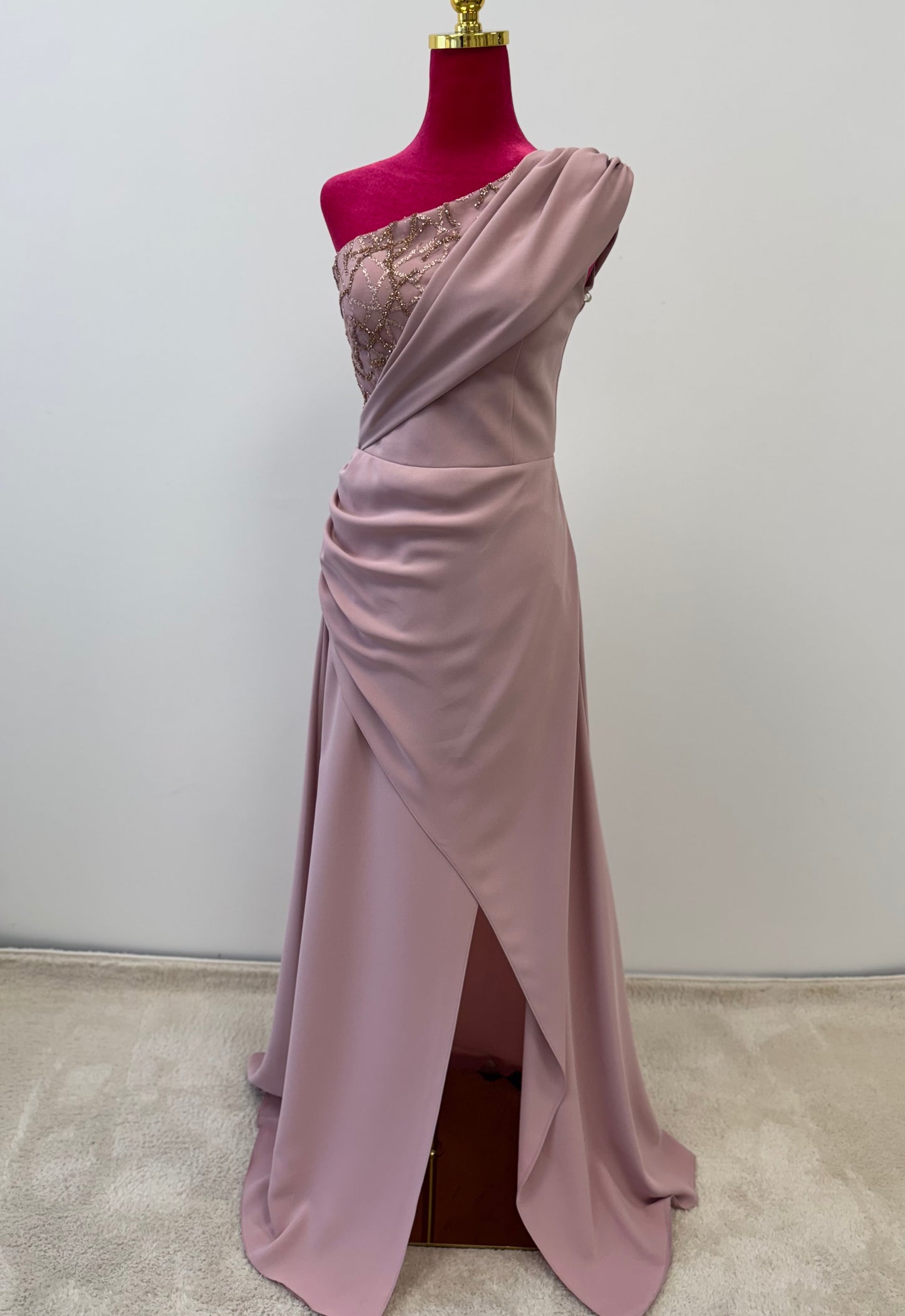 Asymmetrisches Kleid