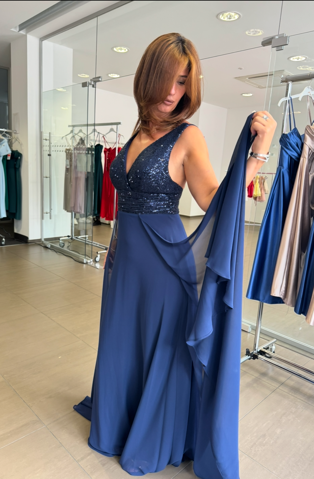 Elegantes Abendkleid mit Pailletten-Oberteil