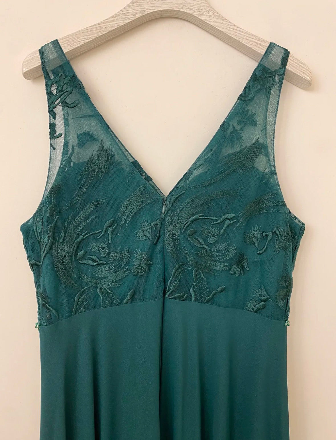 Fließendes Abendkleid mit edler Spitze LAU-50018