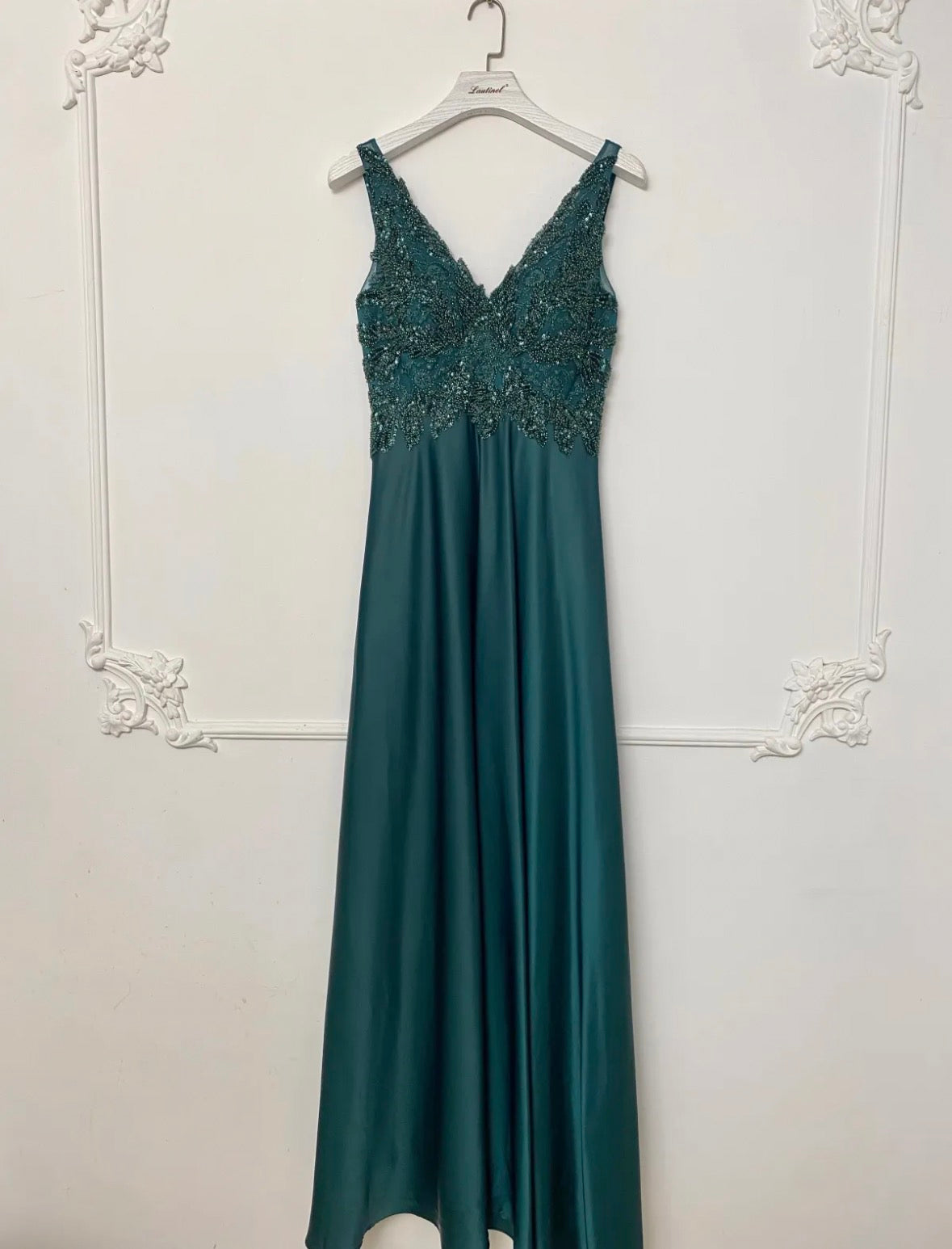 Elegantes Abendkleid mit besticktem Spitzenoberteil LAU-50011 LAU-50012 LAU-50013