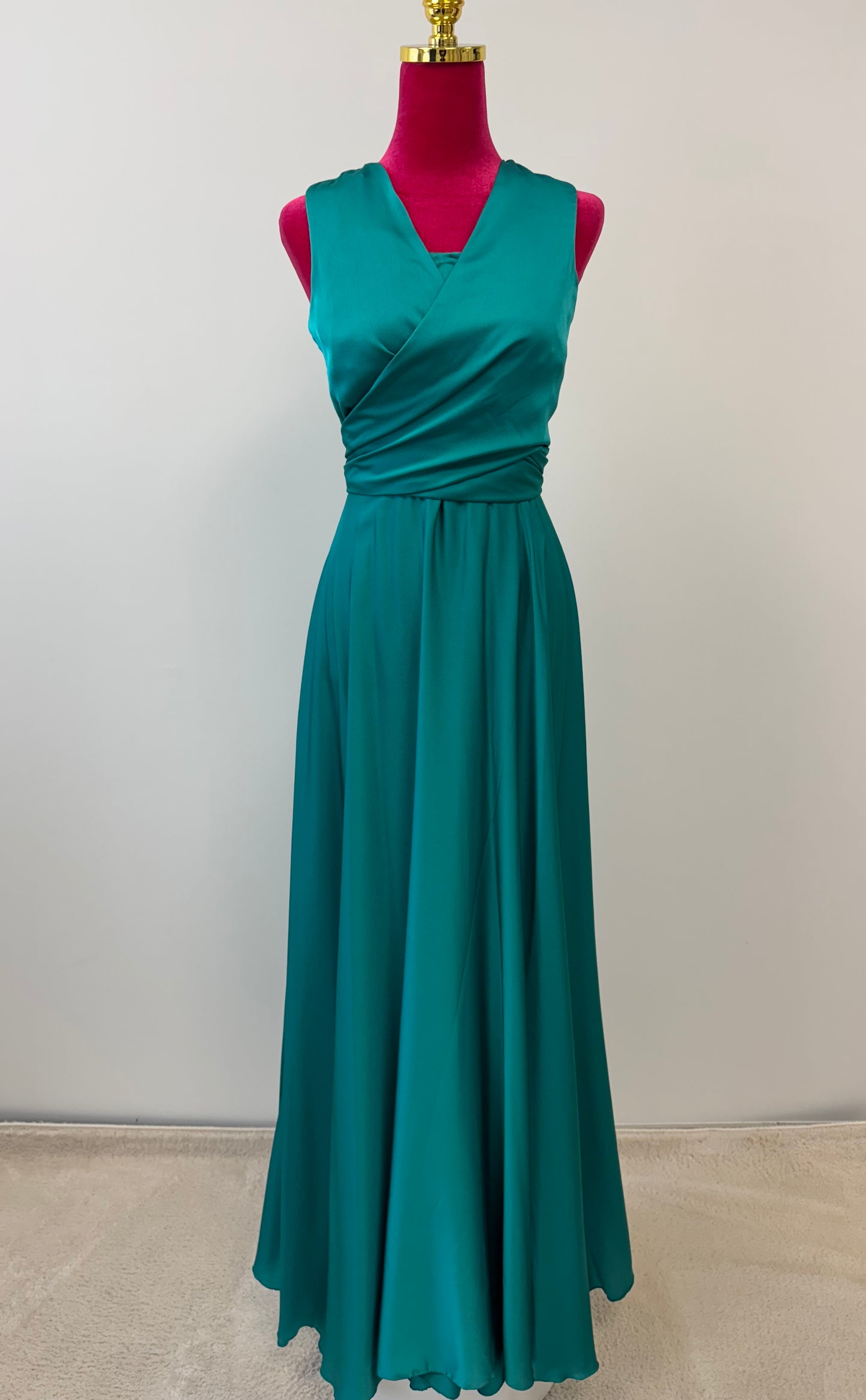 Leichtes, einlagiges Wickelkleid mit fließendem Maxirock