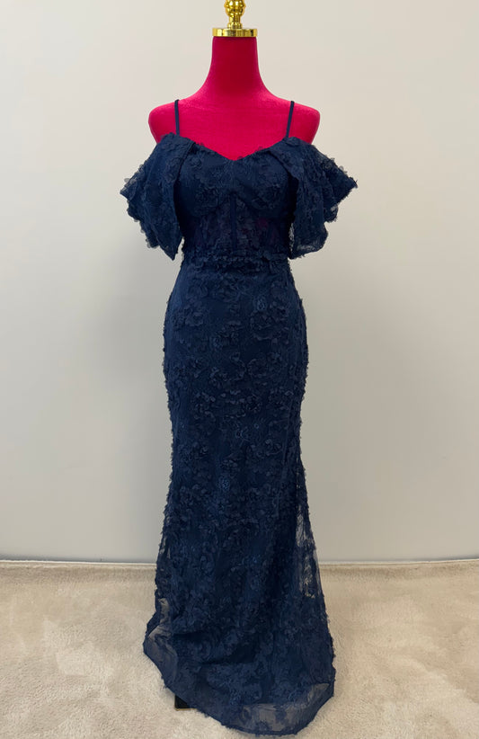 Elegantes Abendkleid mit 3D-Spitzenapplikationen