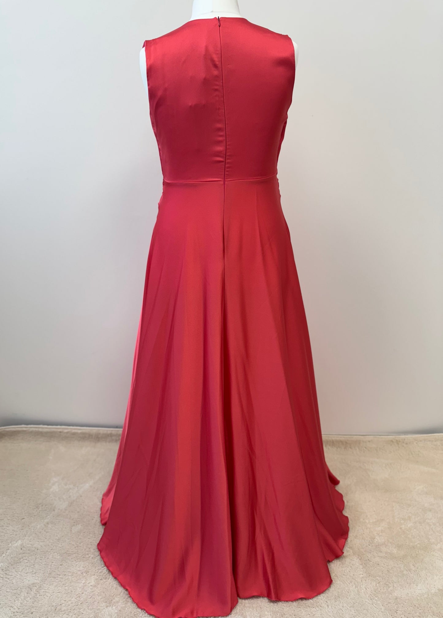 Elegantes Abendkleid mit Drapiertem Knoten-Design