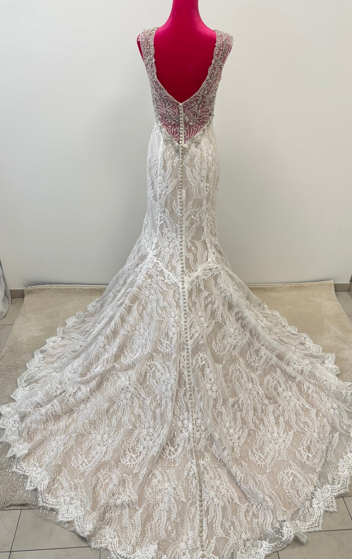 Exklusives Designer-Brautkleid im romantischen Vintage-Look – nur einmal verfügbar