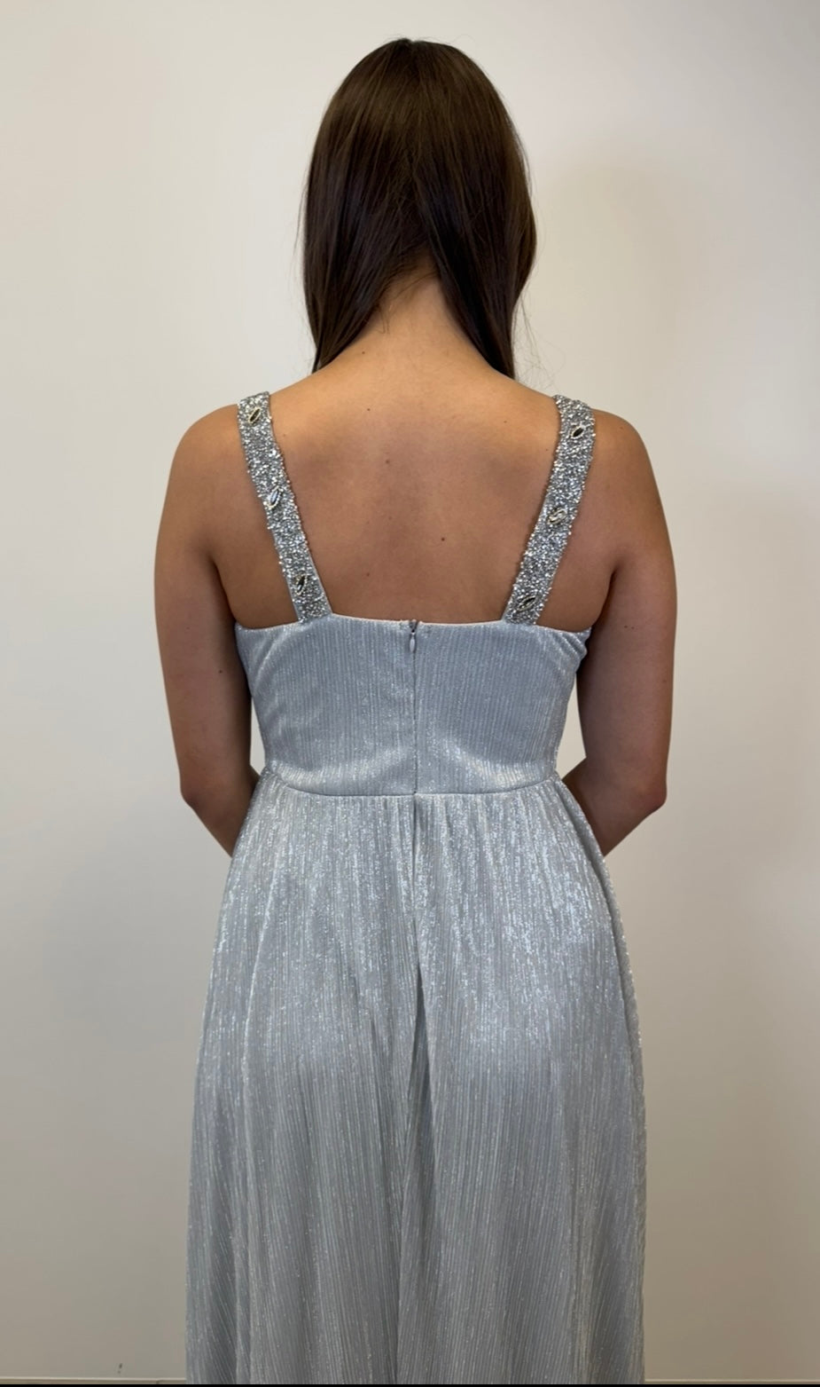 Glamouröses Abendkleid mit silbernen Glitzerträgern