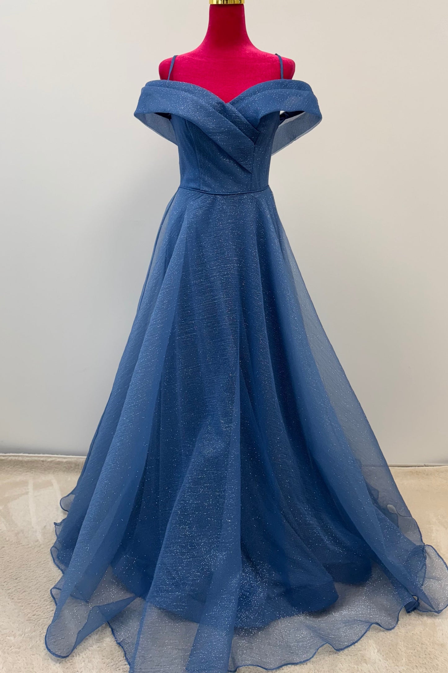 Schulterfreies Glitzer-Abendkleid in A-Linie