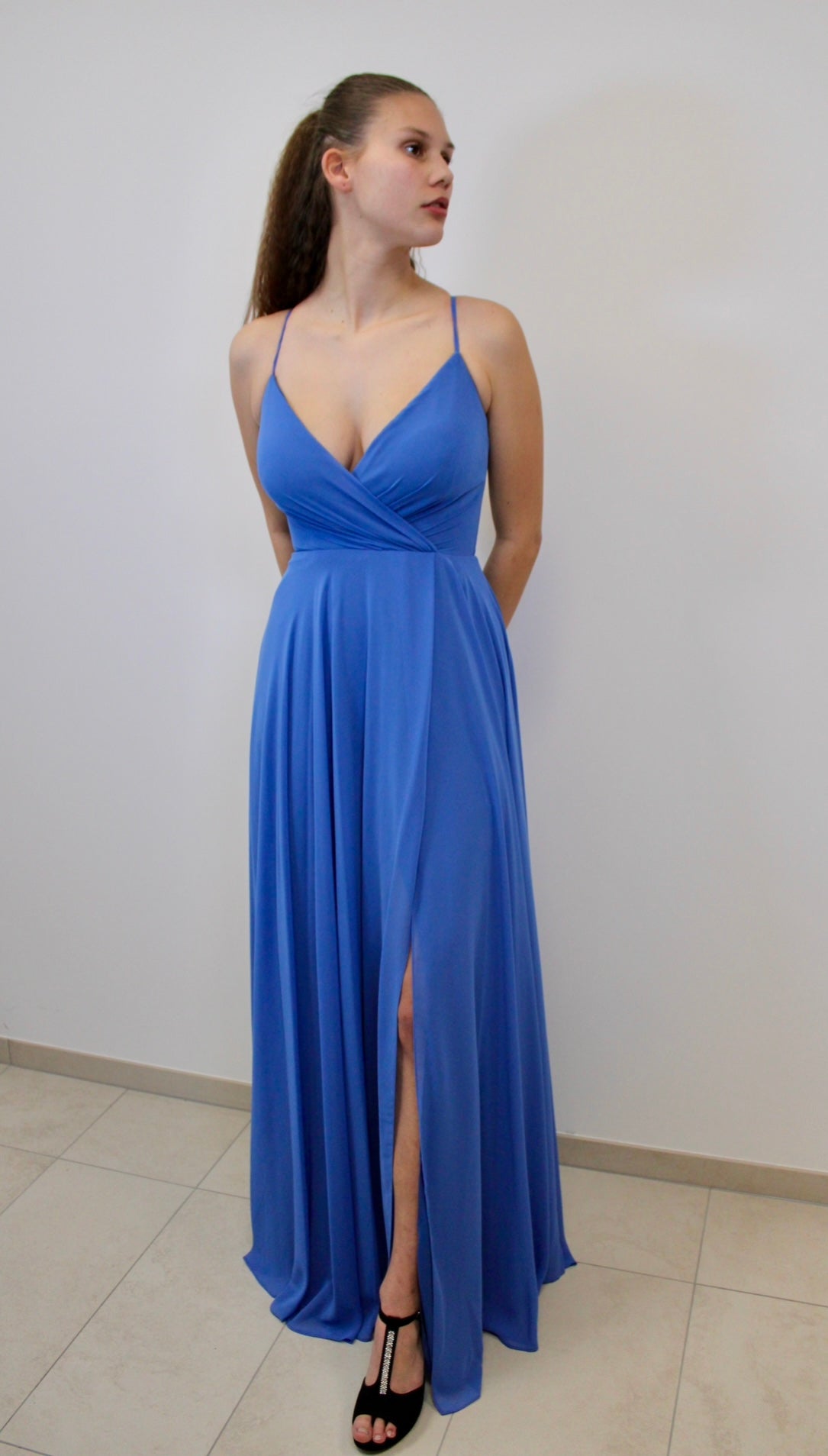 Fließendes Abendkleid mit zarter Schnürung