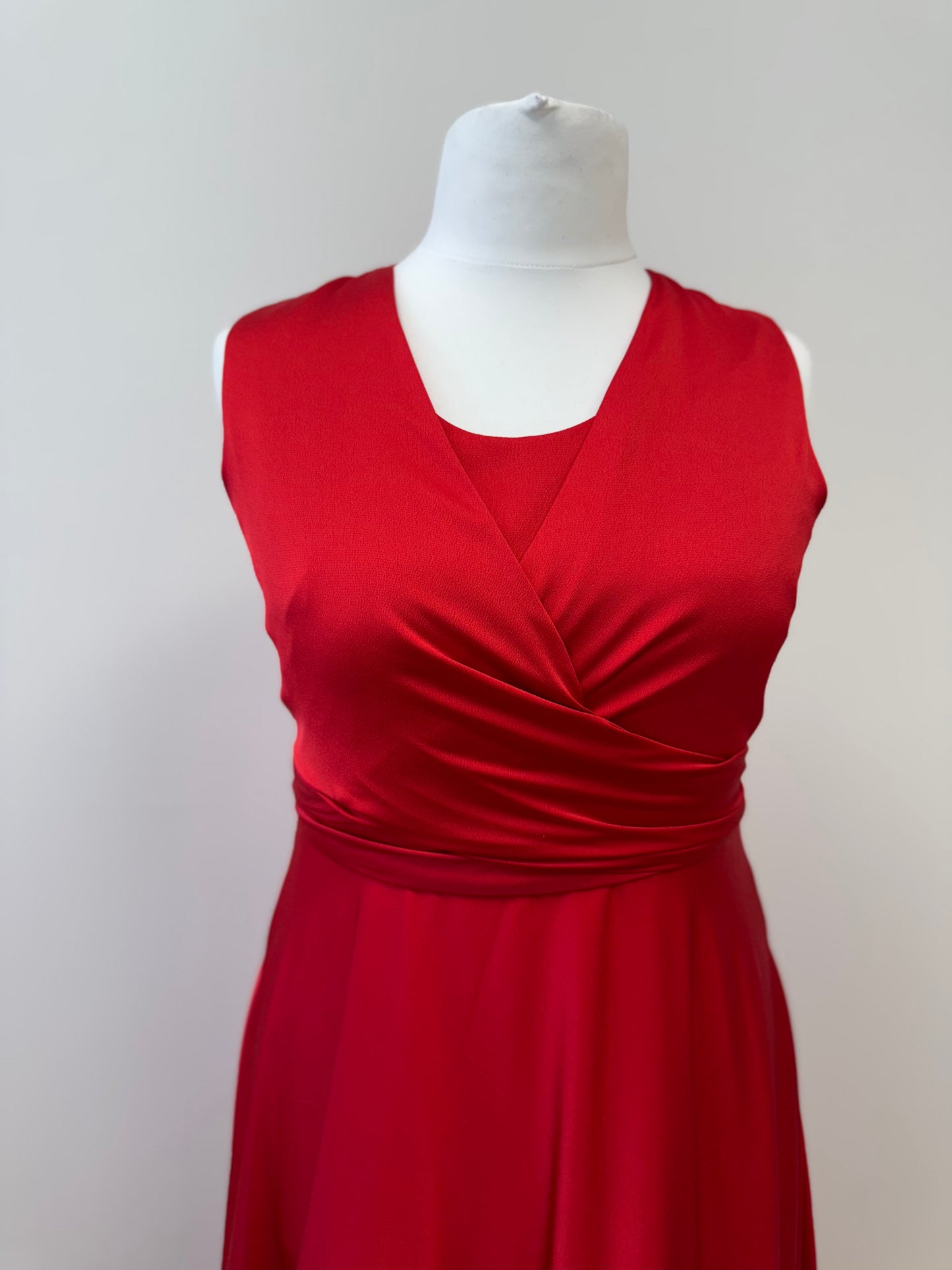 Leichtes, einlagiges Wickelkleid mit fließendem Maxirock