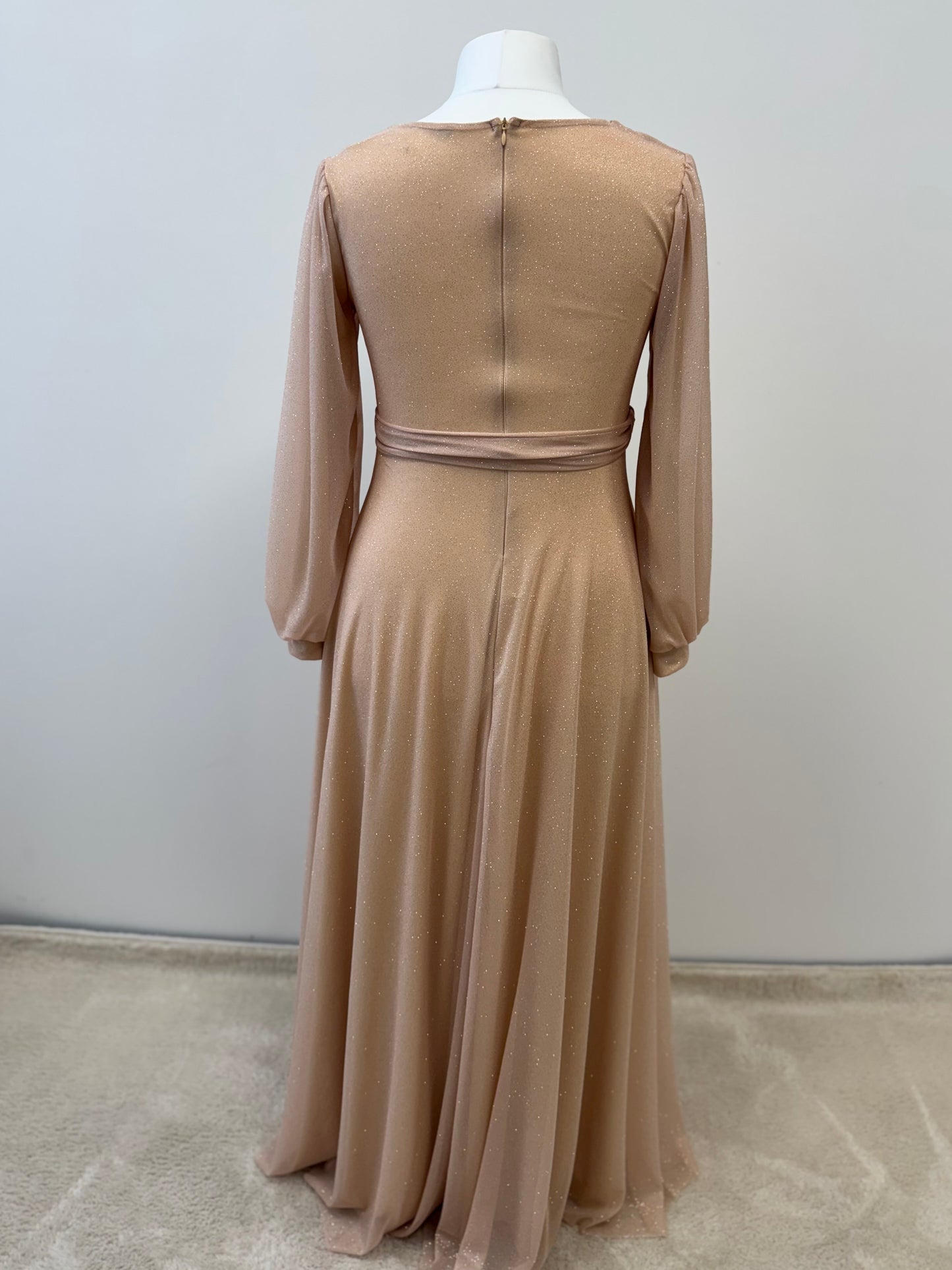 Elegantes Maxikleid mit Ärmeln in Wickeloptik