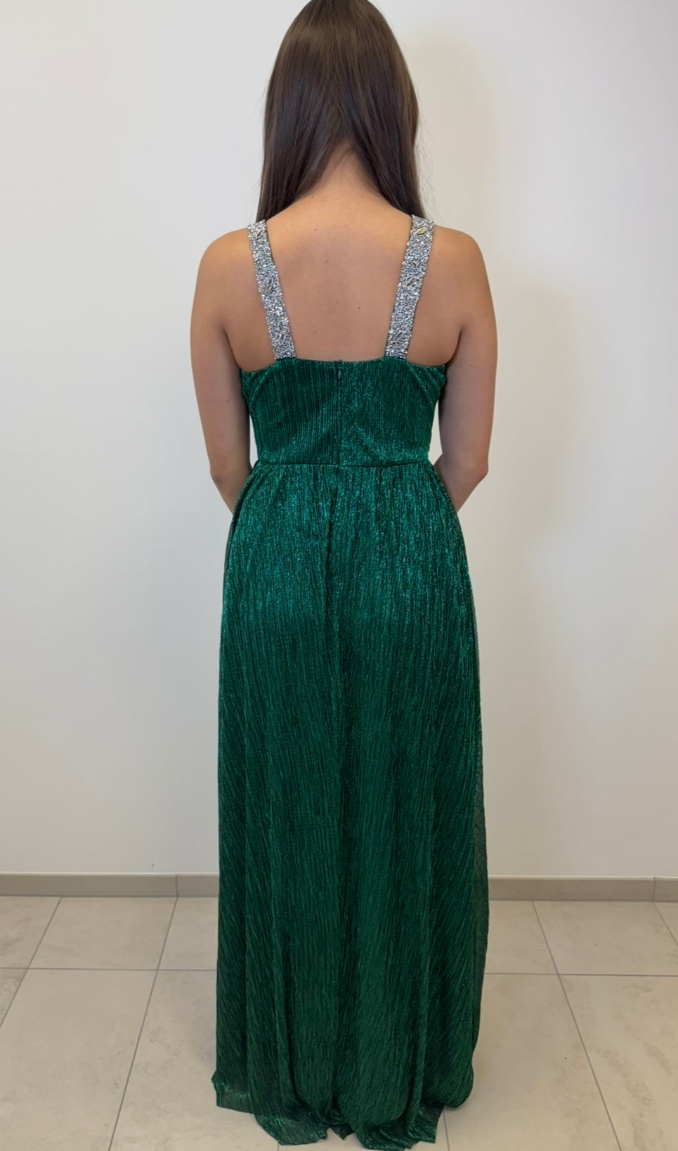 Glamouröses Abendkleid mit silbernen Glitzerträgern
