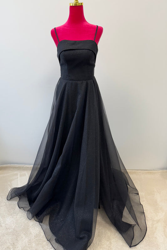 Schimmerndes A-Linien-Abendkleid mit zarten Trägern