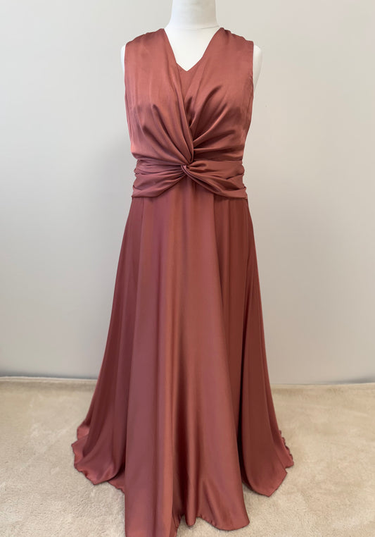 Elegantes Abendkleid mit Drapiertem Knoten-Design