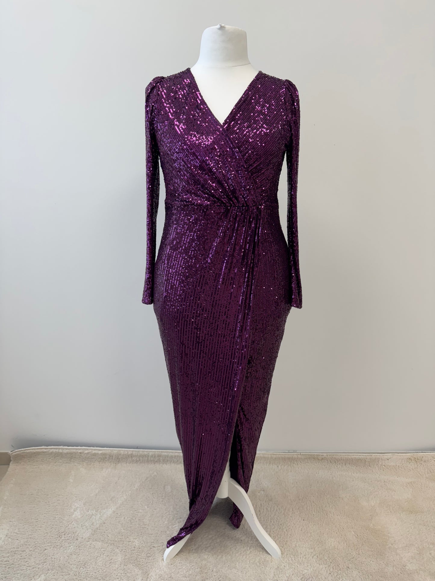 Edles Pailletten-Abendkleid in Wickeloptik