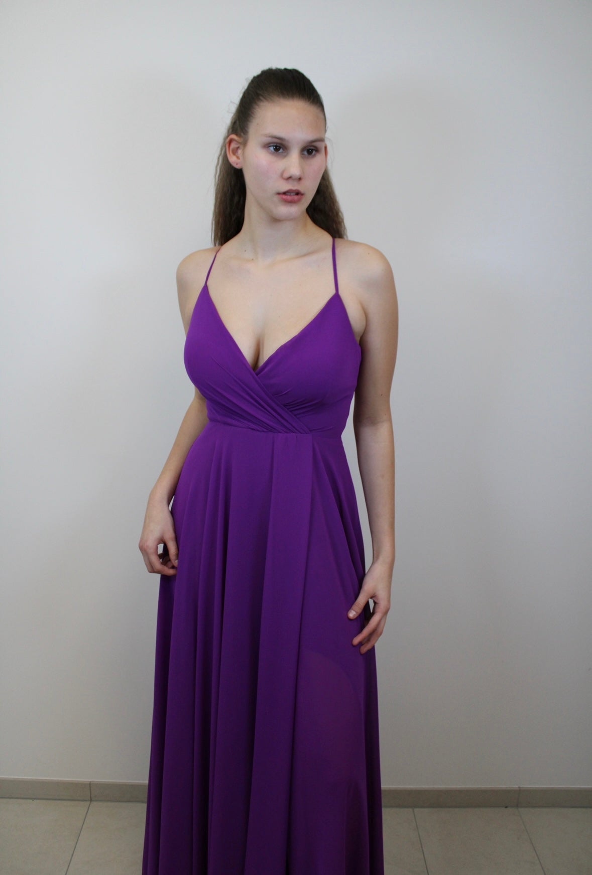 Fließendes Abendkleid mit zarter Schnürung