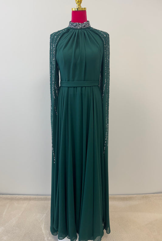 Elegantes Hijabi-Abendkleid mit funkelndem Kragen & Cape-Ärmeln