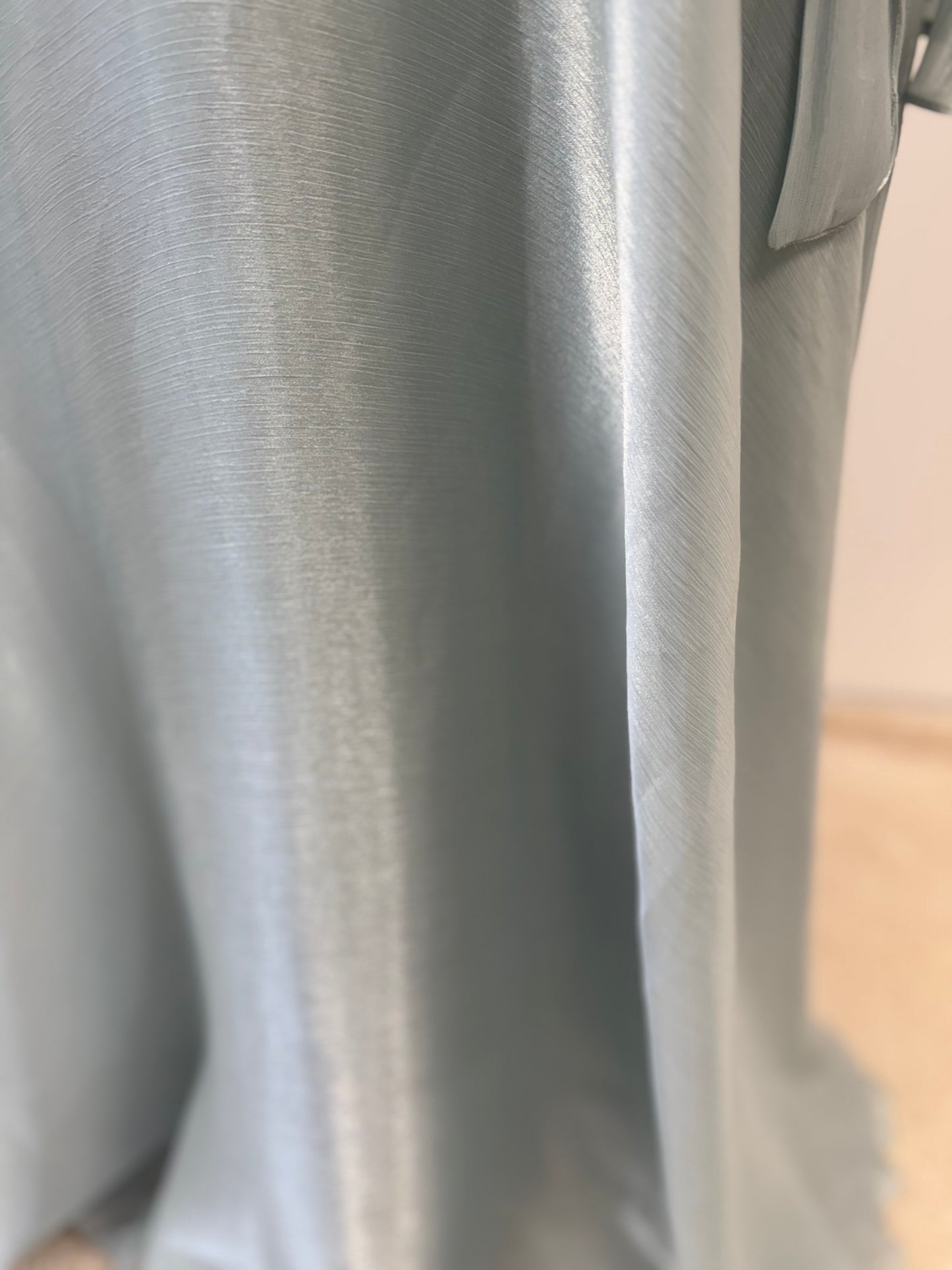 Elegantes Hijabi-Abendkleid mit edlem Schimmer