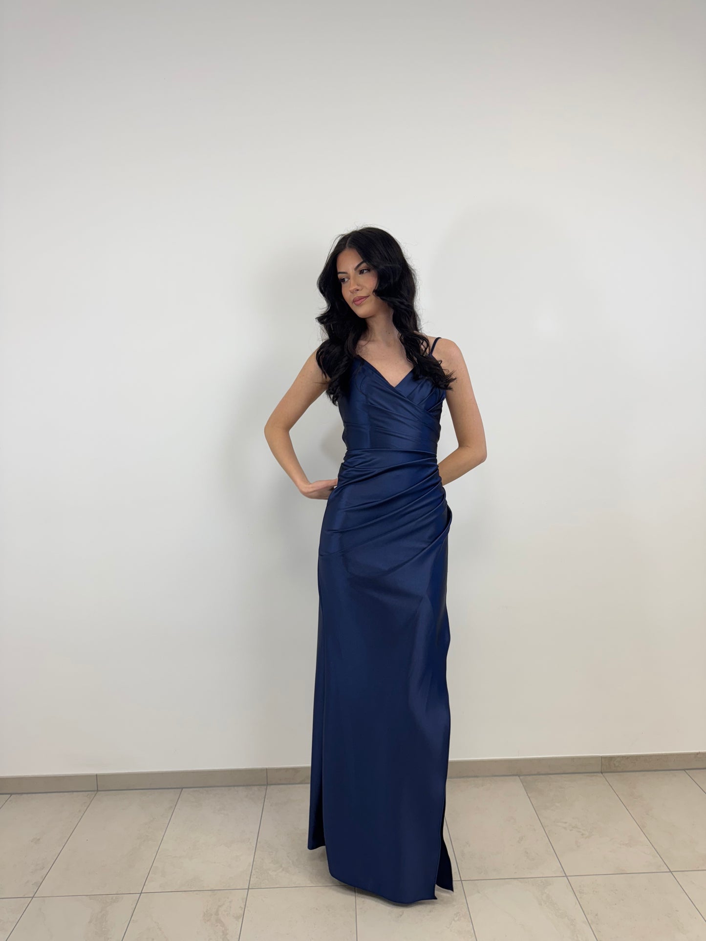 Enges Kleid in Wickeloptik