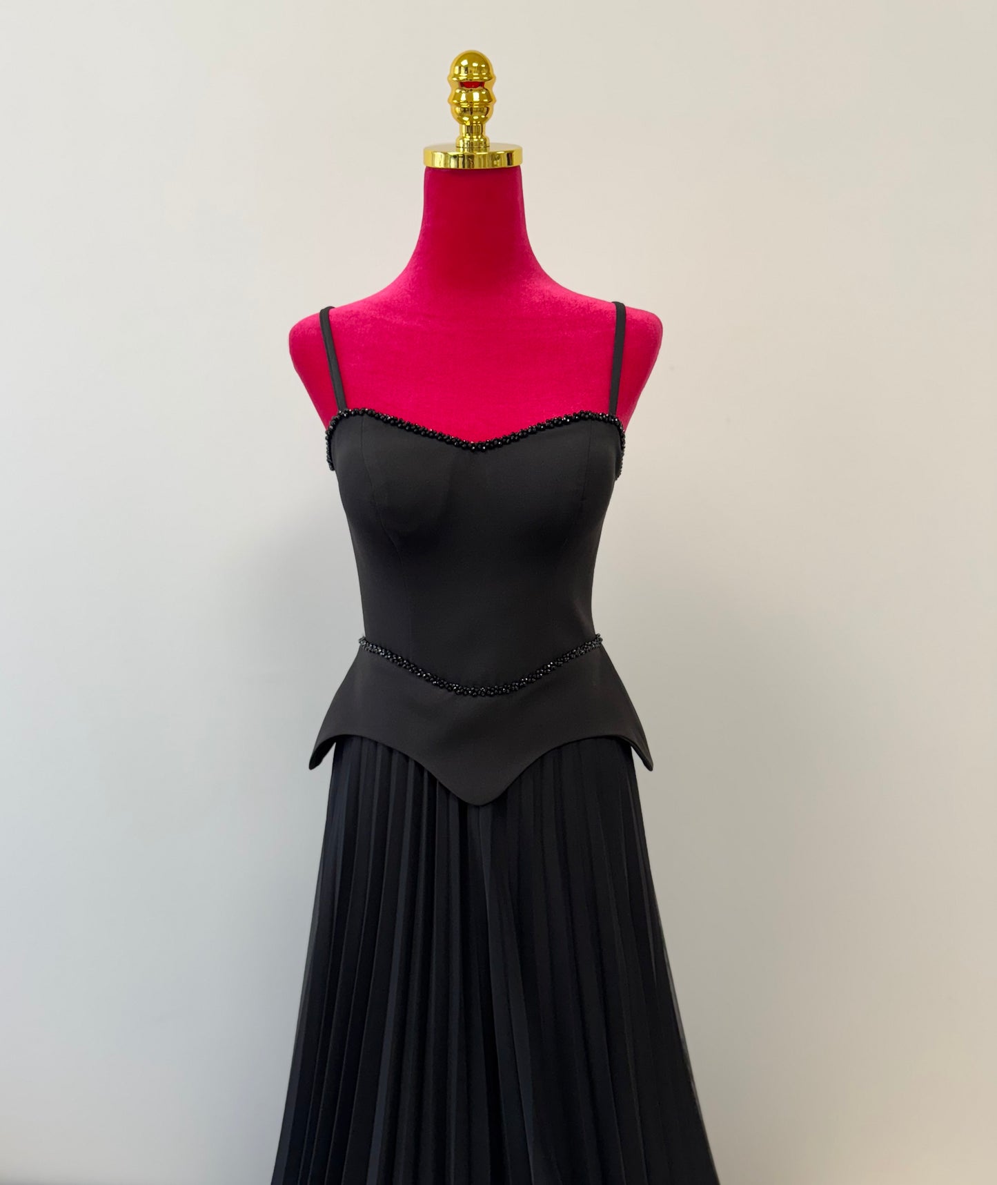 Elegantes Plissee-Abendkleid mit Korsagen-Oberteil