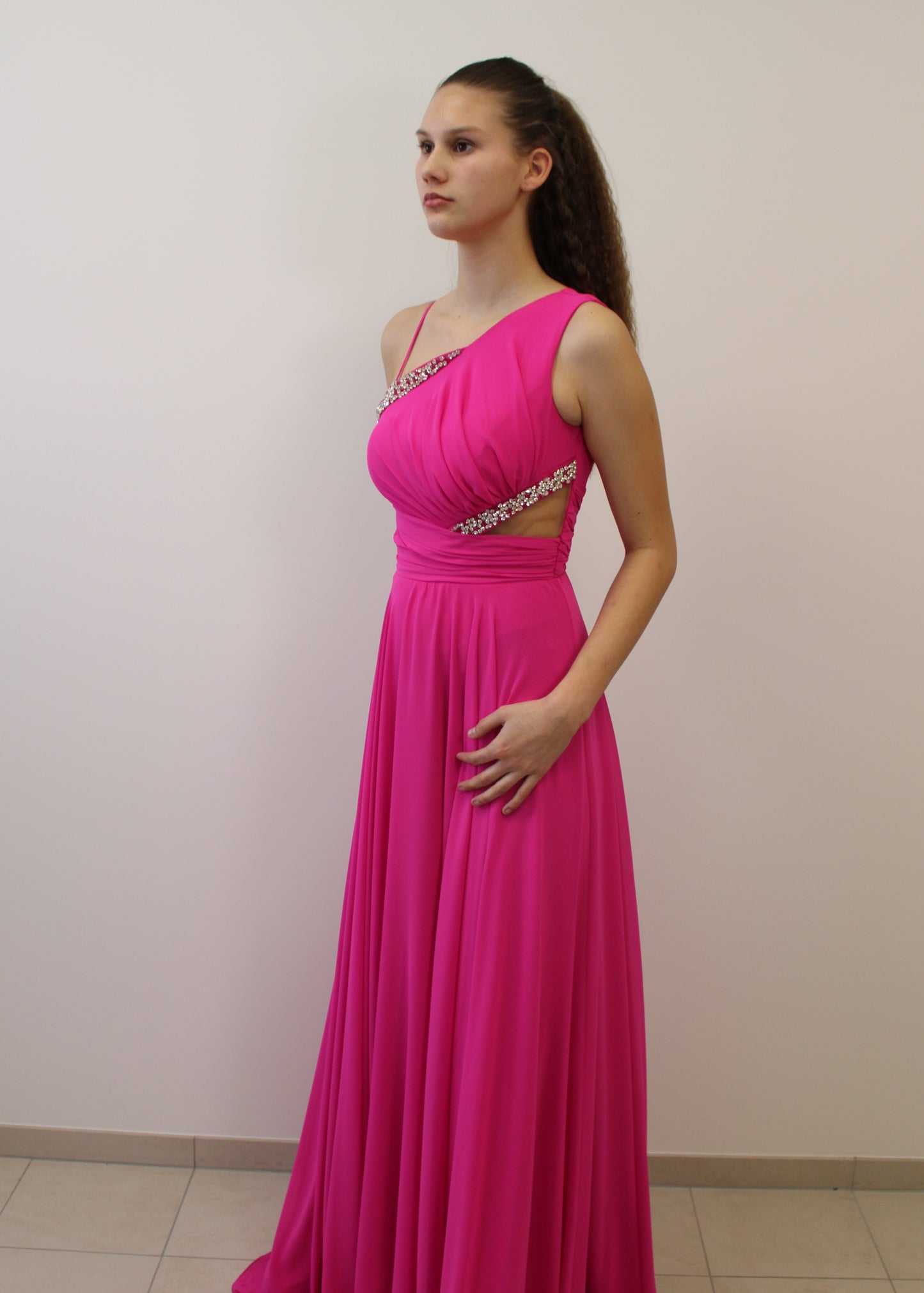 Kleid mit One-Shoulder und Cutout‘s