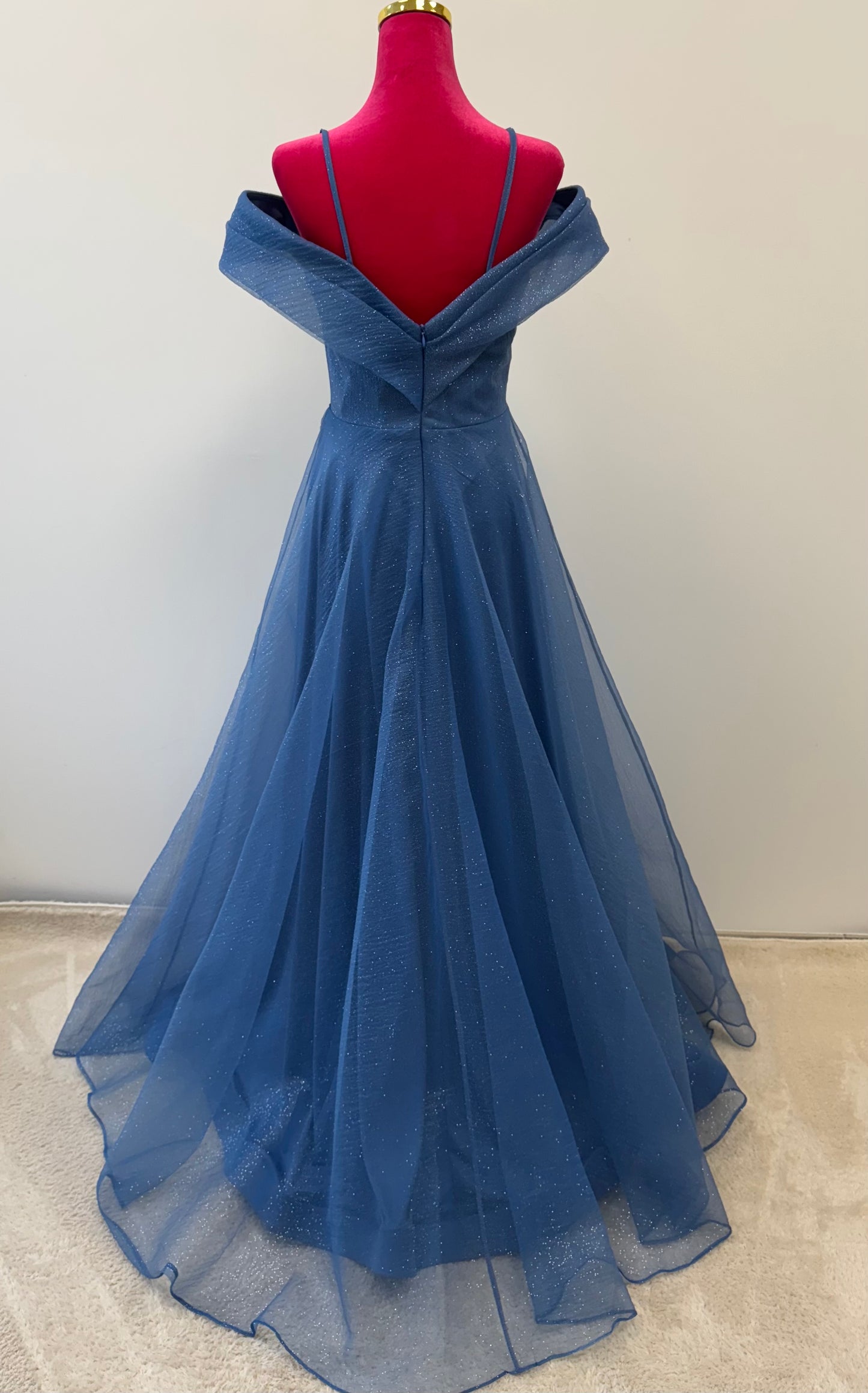 Schulterfreies Glitzer-Abendkleid in A-Linie