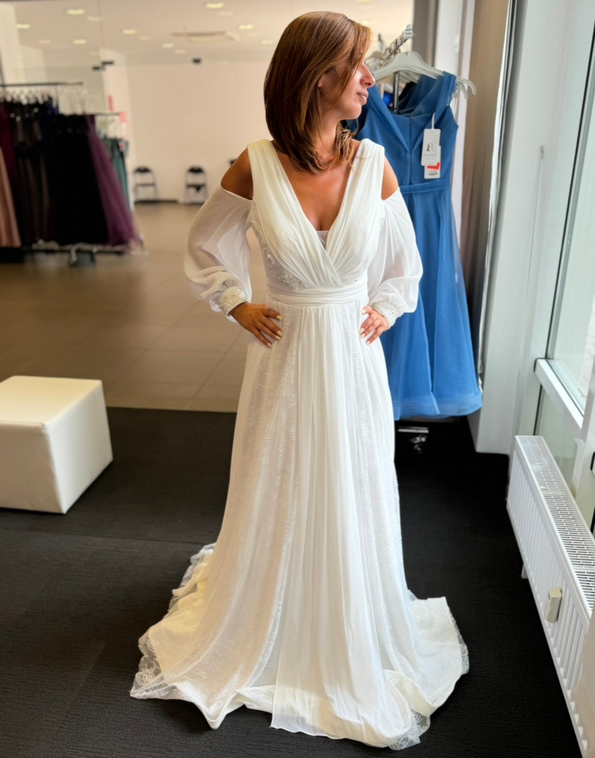 Romantisches Brautkleid mit Cut-Out-Schultern