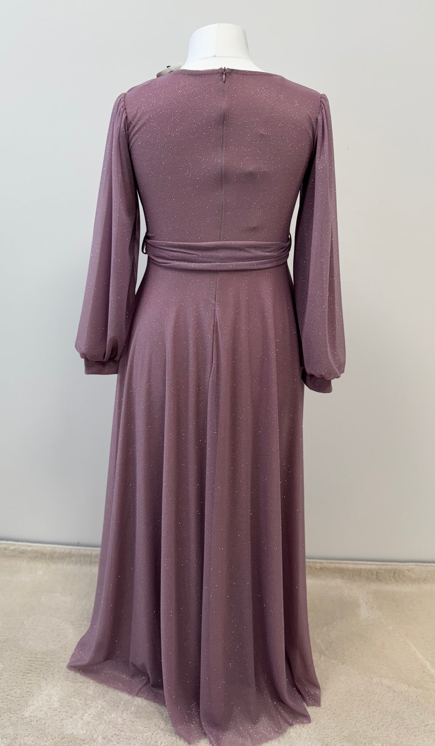 Elegantes Maxikleid mit Ärmeln in Wickeloptik