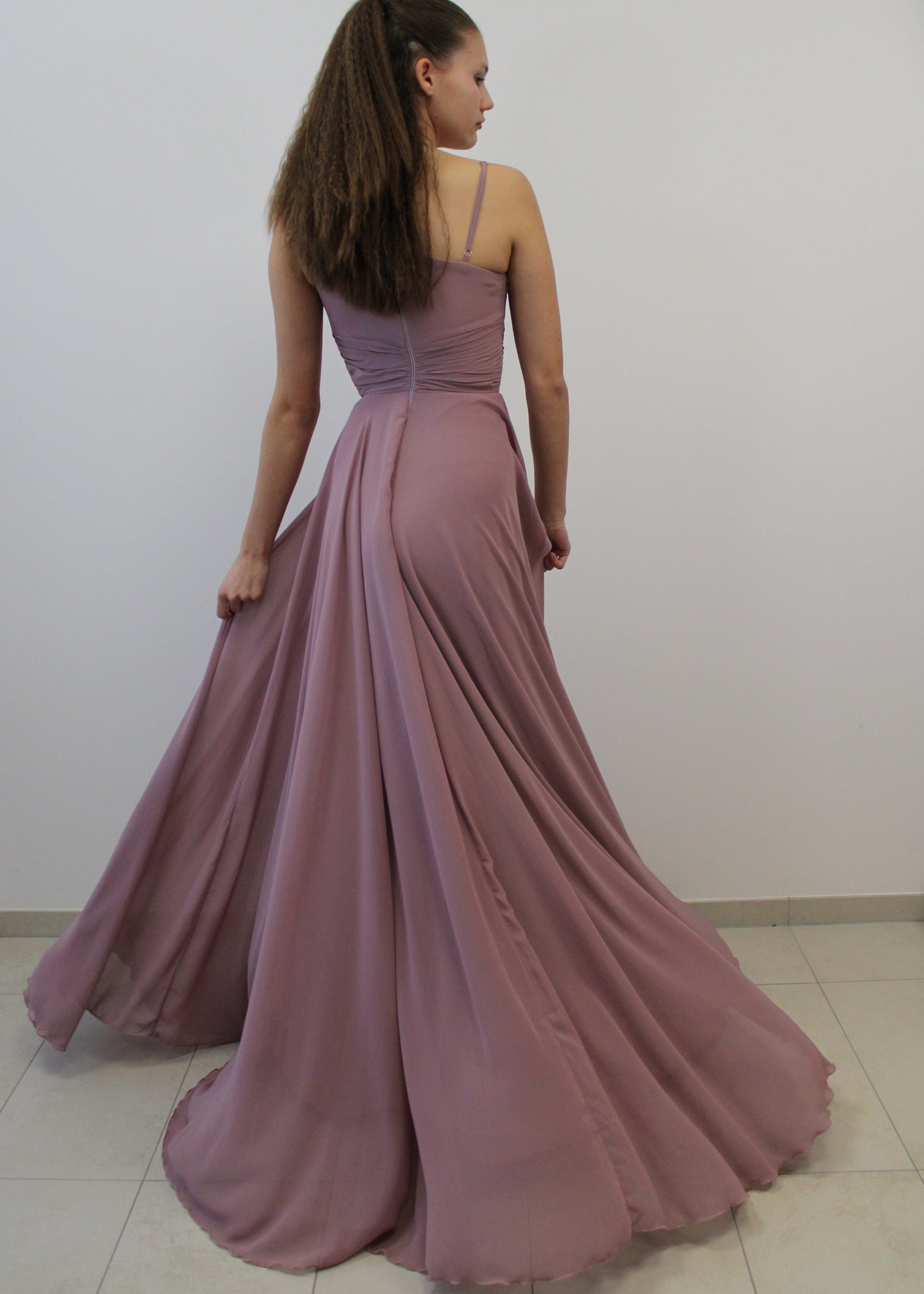 Kleid mit One-Shoulder und Cutout‘s