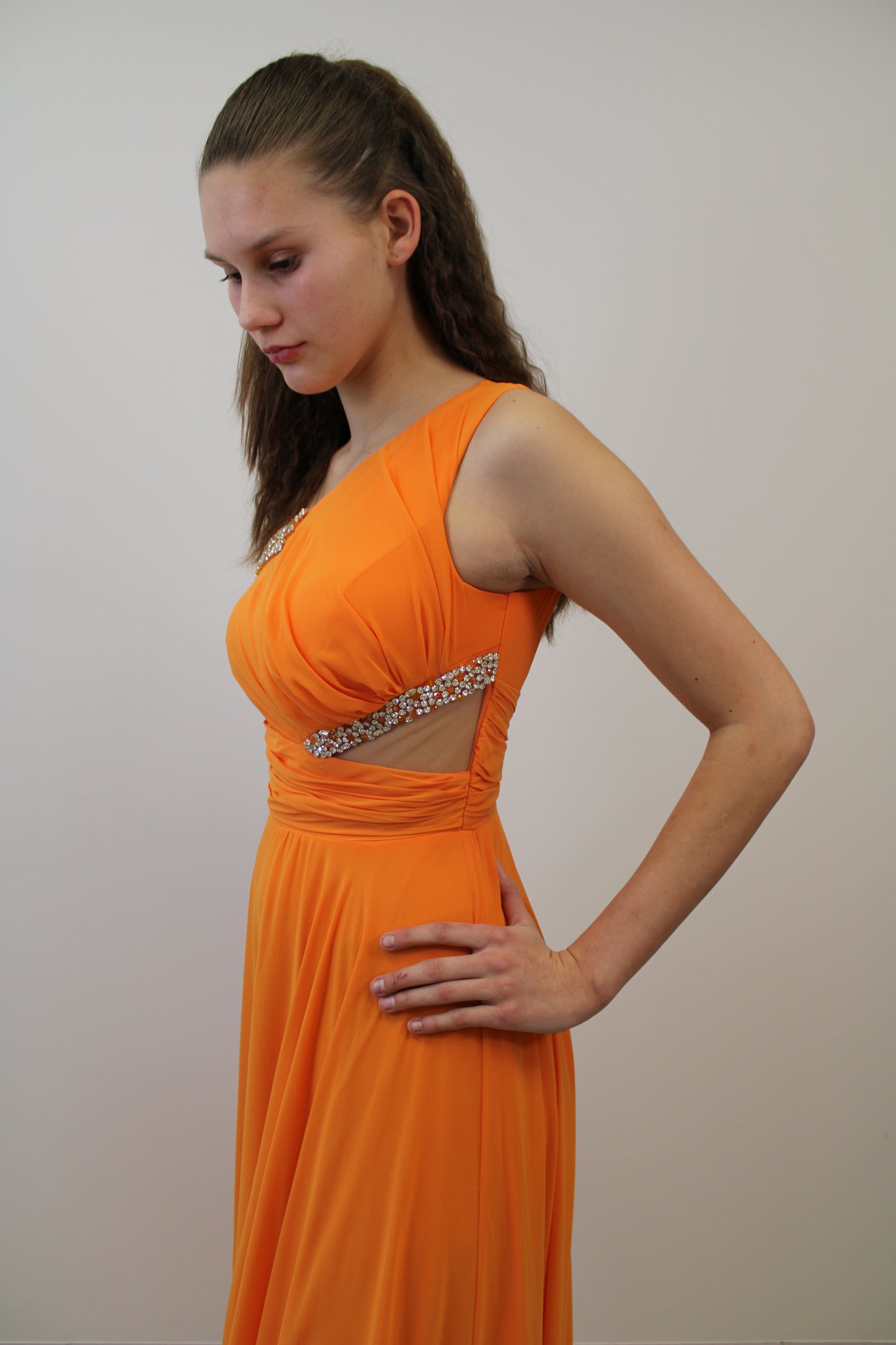Kleid mit One-Shoulder und Cutout‘s