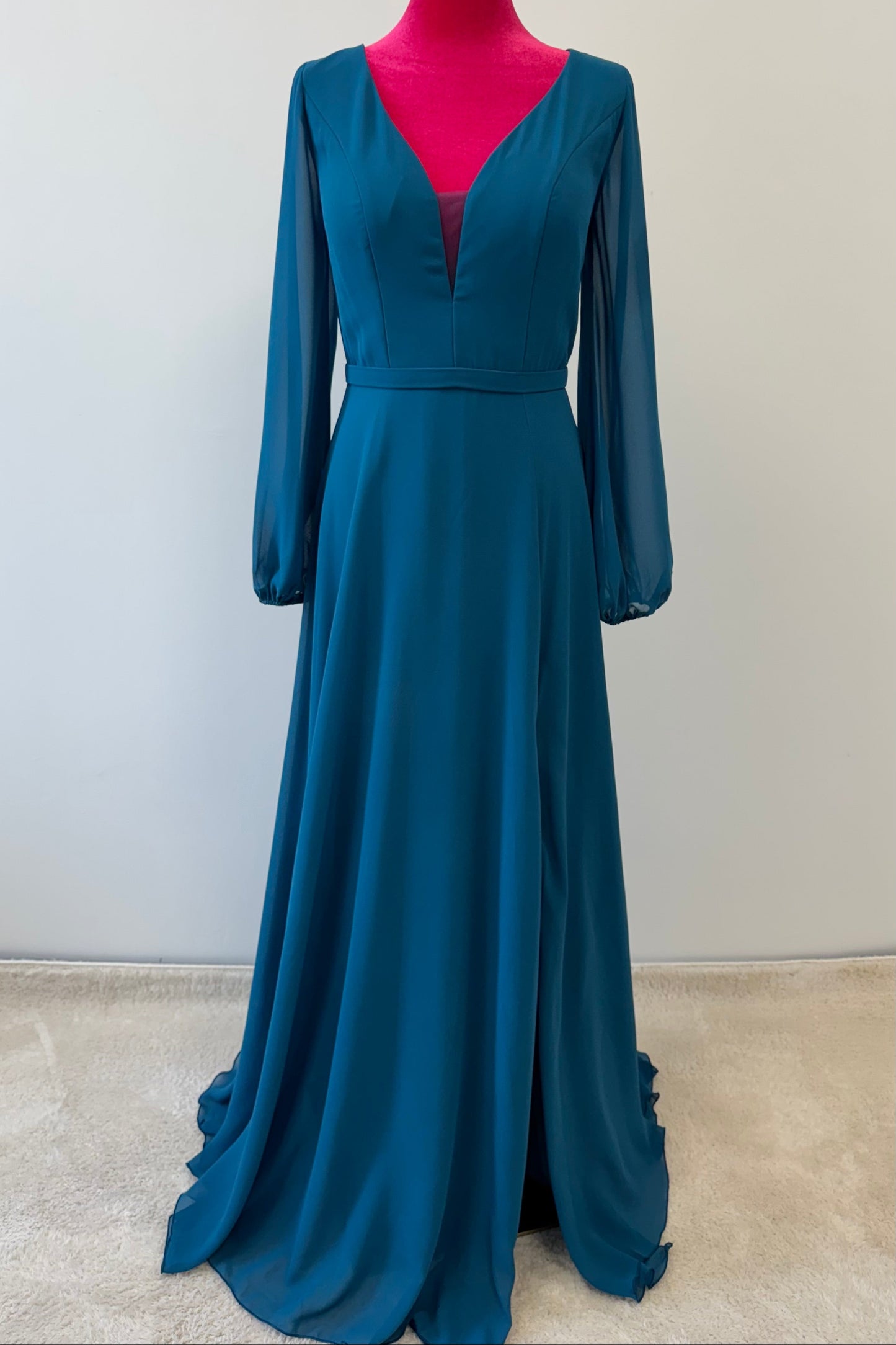 Abendkleid mit langen Chiffonärmeln