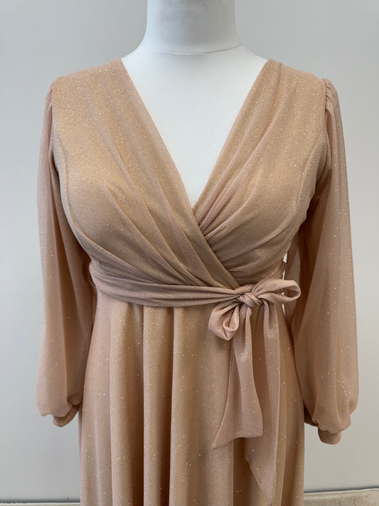 Elegantes Maxikleid mit Ärmeln in Wickeloptik