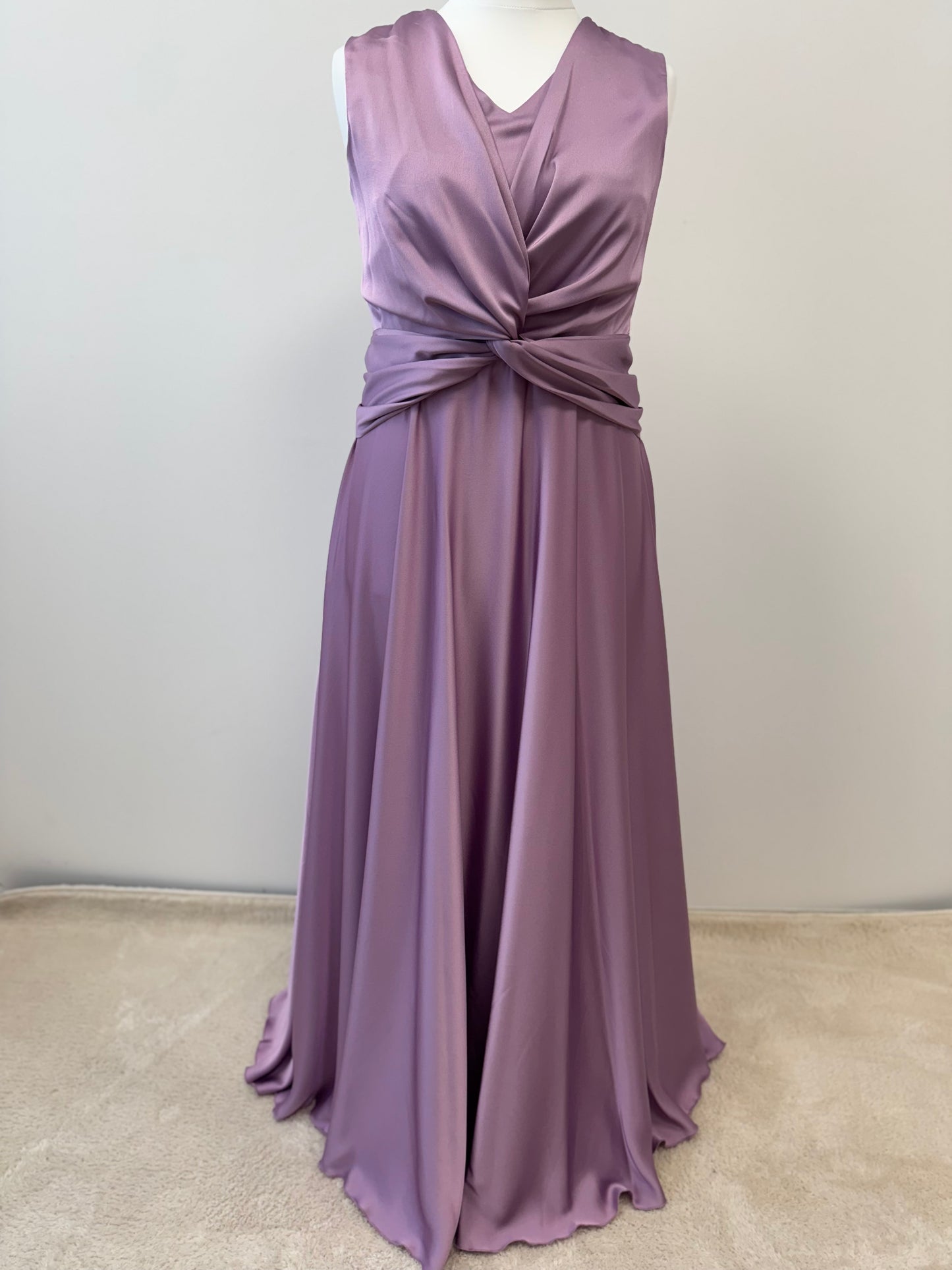 Elegantes Abendkleid mit Drapiertem Knoten-Design