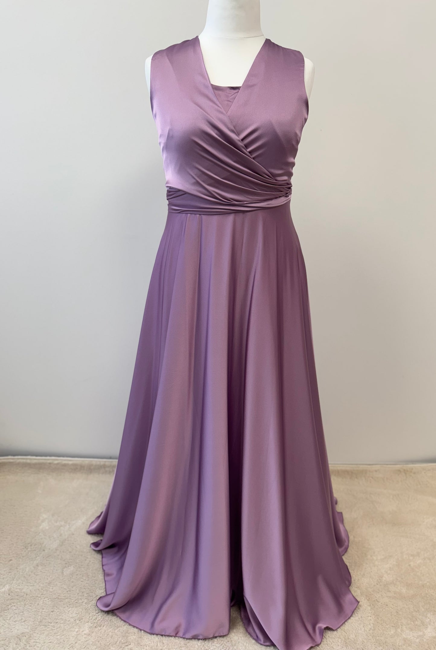 Leichtes, einlagiges Wickelkleid mit fließendem Maxirock