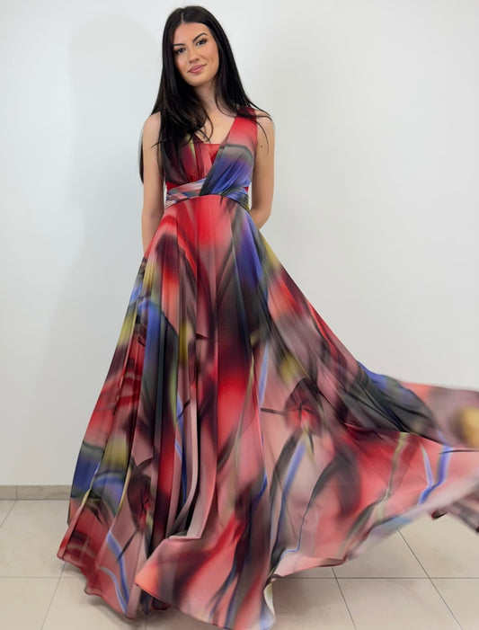 Fließendes Abendkleid mit abstraktem Farbverlauf