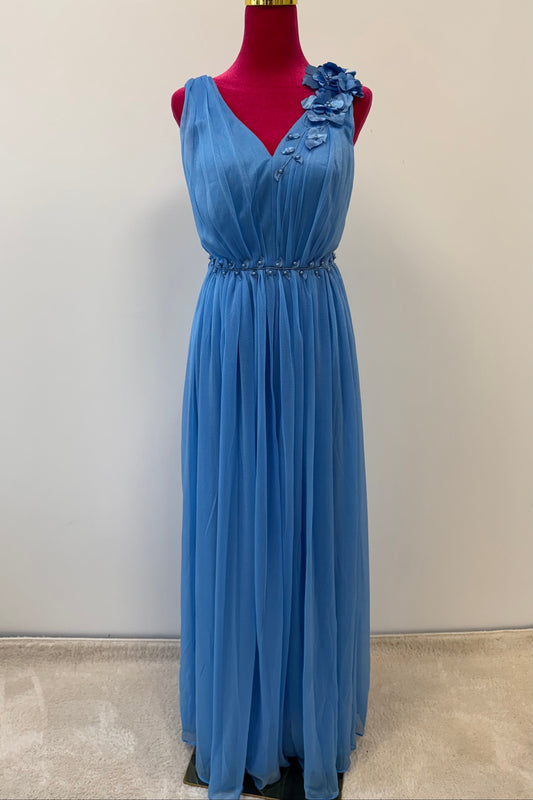 Elegantes Abendkleid – Blumenapplikationen & fließende Silhouette