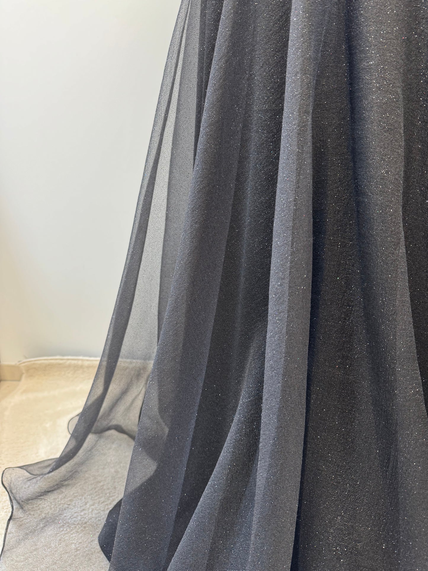 Schulterfreies Glitzer-Abendkleid in A-Linie