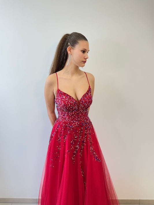 Elegantes Abendkleid mit funkelnder Steinverzierung