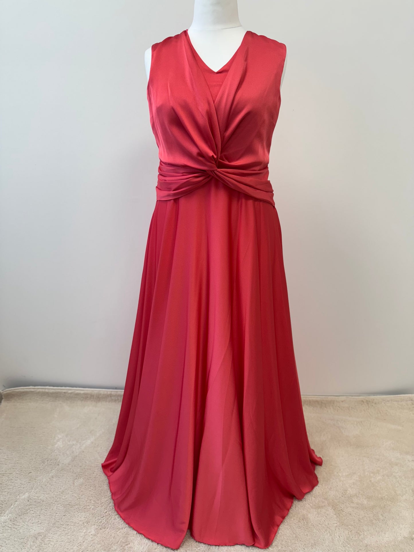 Elegantes Abendkleid mit Drapiertem Knoten-Design