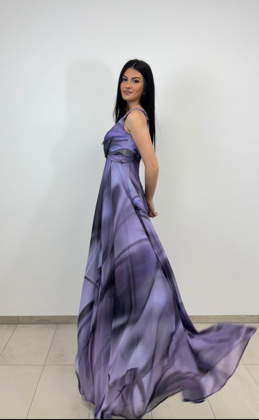 Fließendes Abendkleid mit abstraktem Farbverlauf