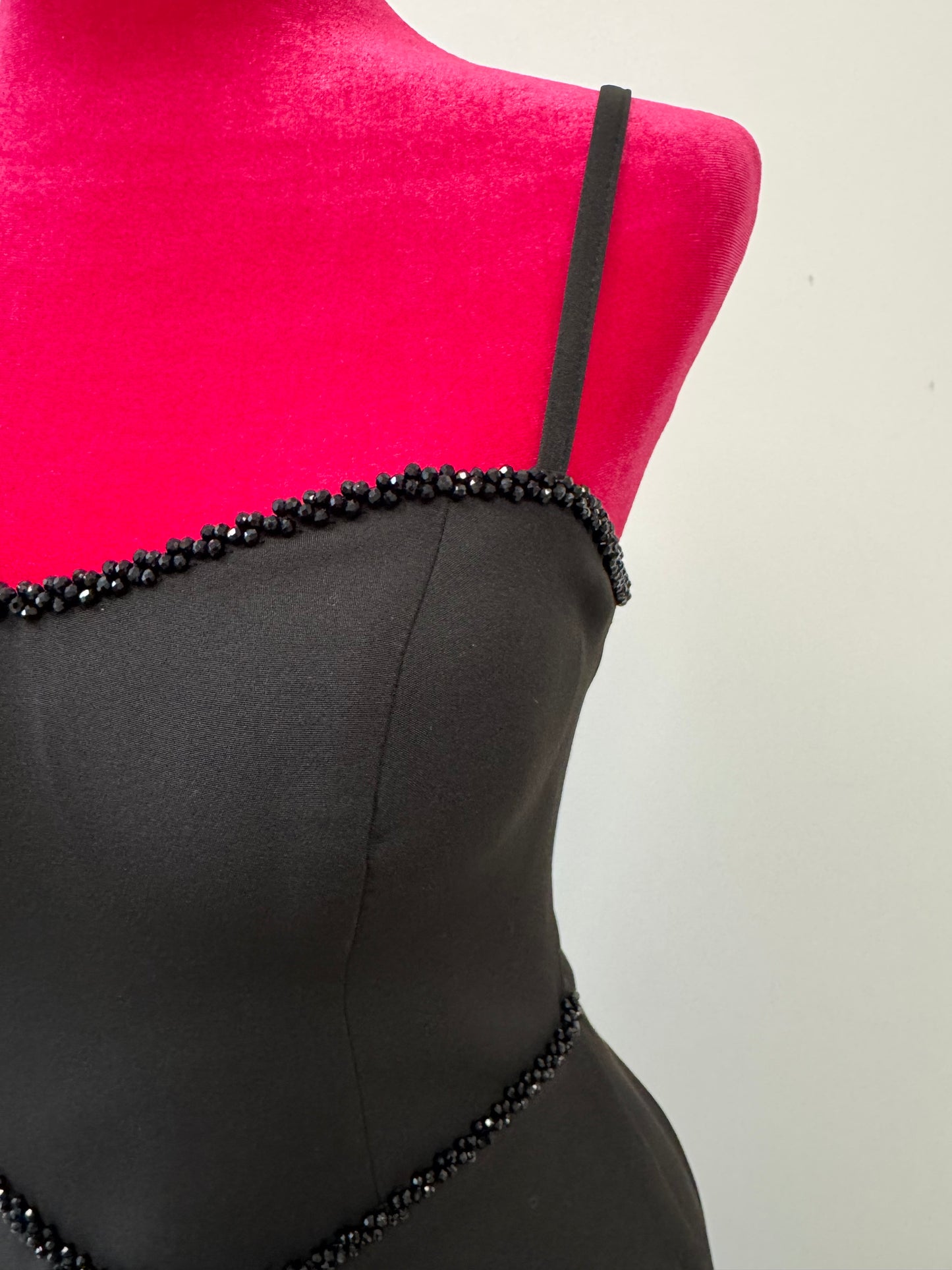 Elegantes Plissee-Abendkleid mit Korsagen-Oberteil