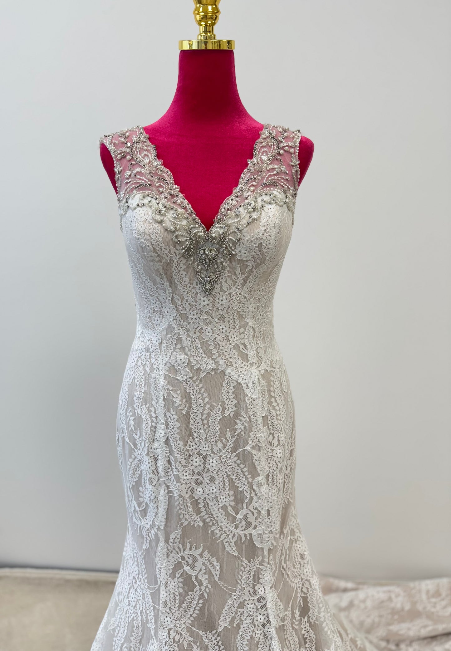 Exklusives Designer-Brautkleid im romantischen Vintage-Look – nur einmal verfügbar