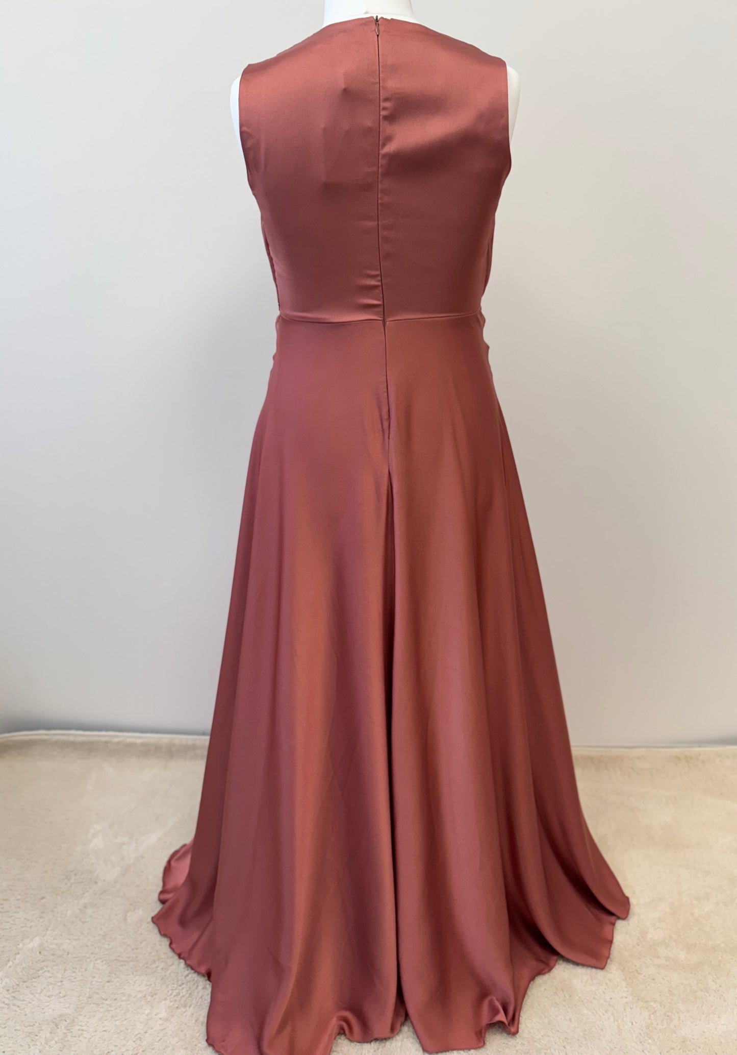 Elegantes Abendkleid mit Drapiertem Knoten-Design