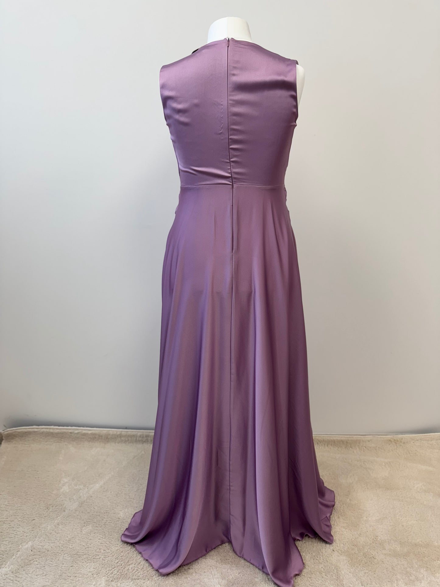 Elegantes Abendkleid mit Drapiertem Knoten-Design