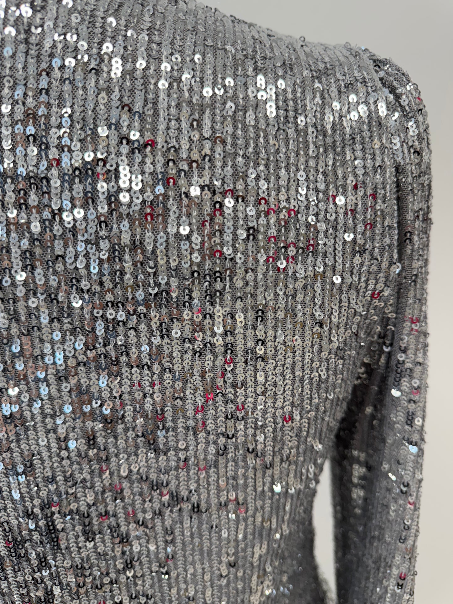 Edles Pailletten-Abendkleid in Wickeloptik