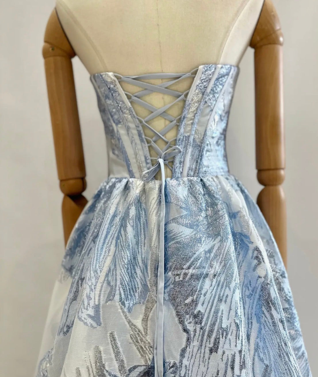 Elegantes Ballkleid mit Jacquardmuster LAU-80011 LAU-80012