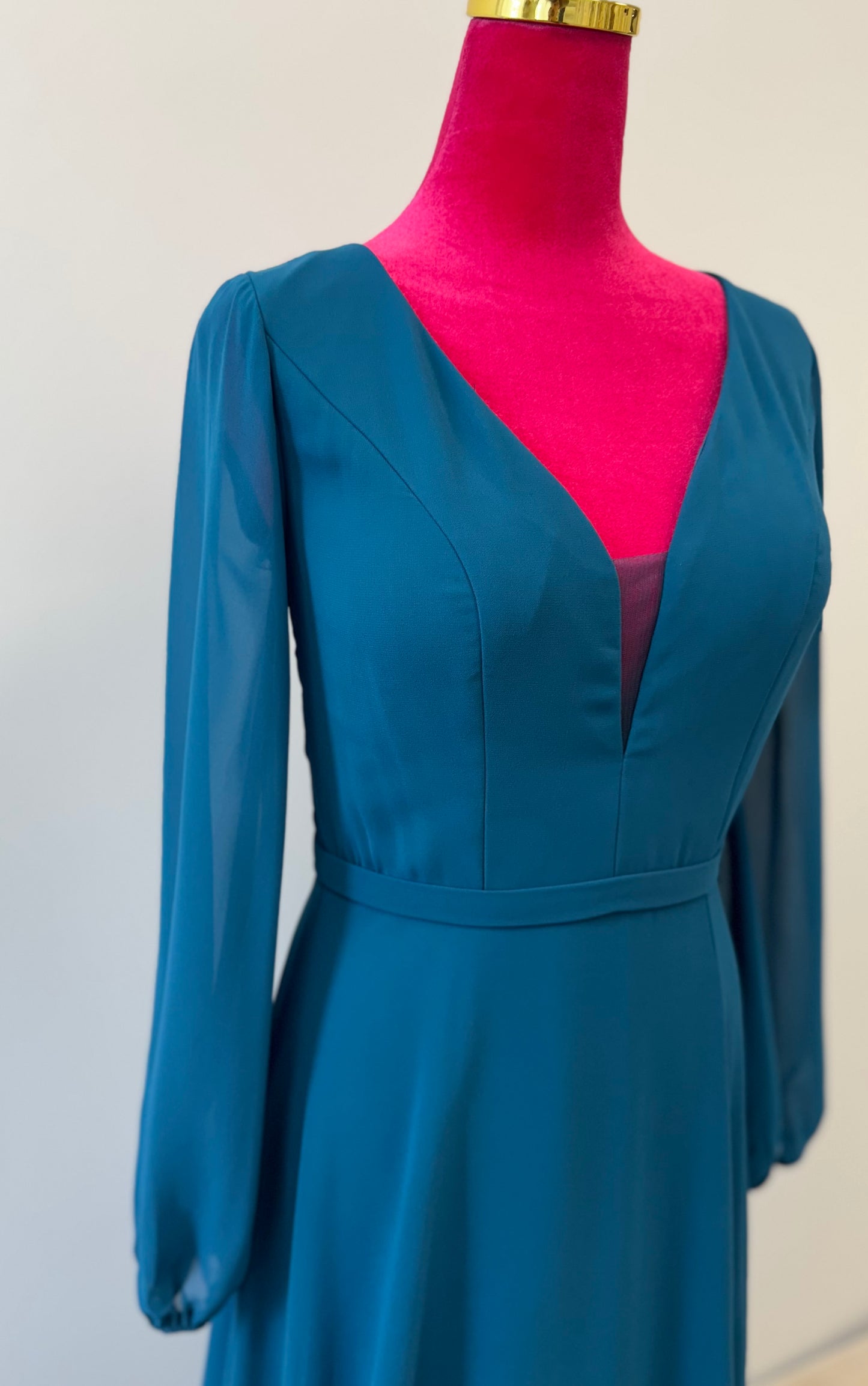 Abendkleid mit langen Chiffonärmeln