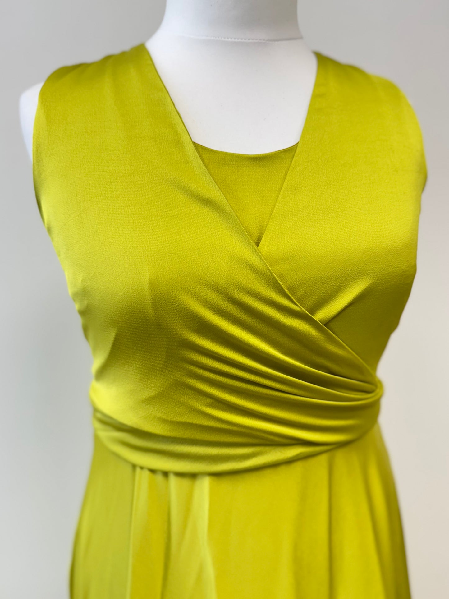 Leichtes, einlagiges Wickelkleid mit fließendem Maxirock